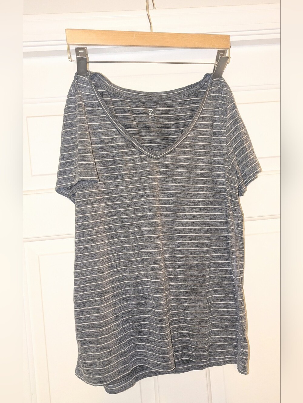 GAPFit Breathe Grey&White Striped V-Neck Tee, SzM